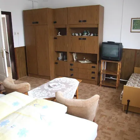 Revesz Vendeghaz Guest house *